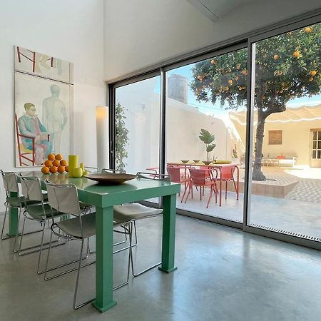 Design & Art, Patio With Orange Tree, Near Seville Carrion de Los Cespedes 外观 照片